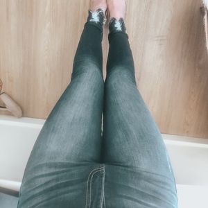 Noelle High Rise Distressed Ankle Skinnies